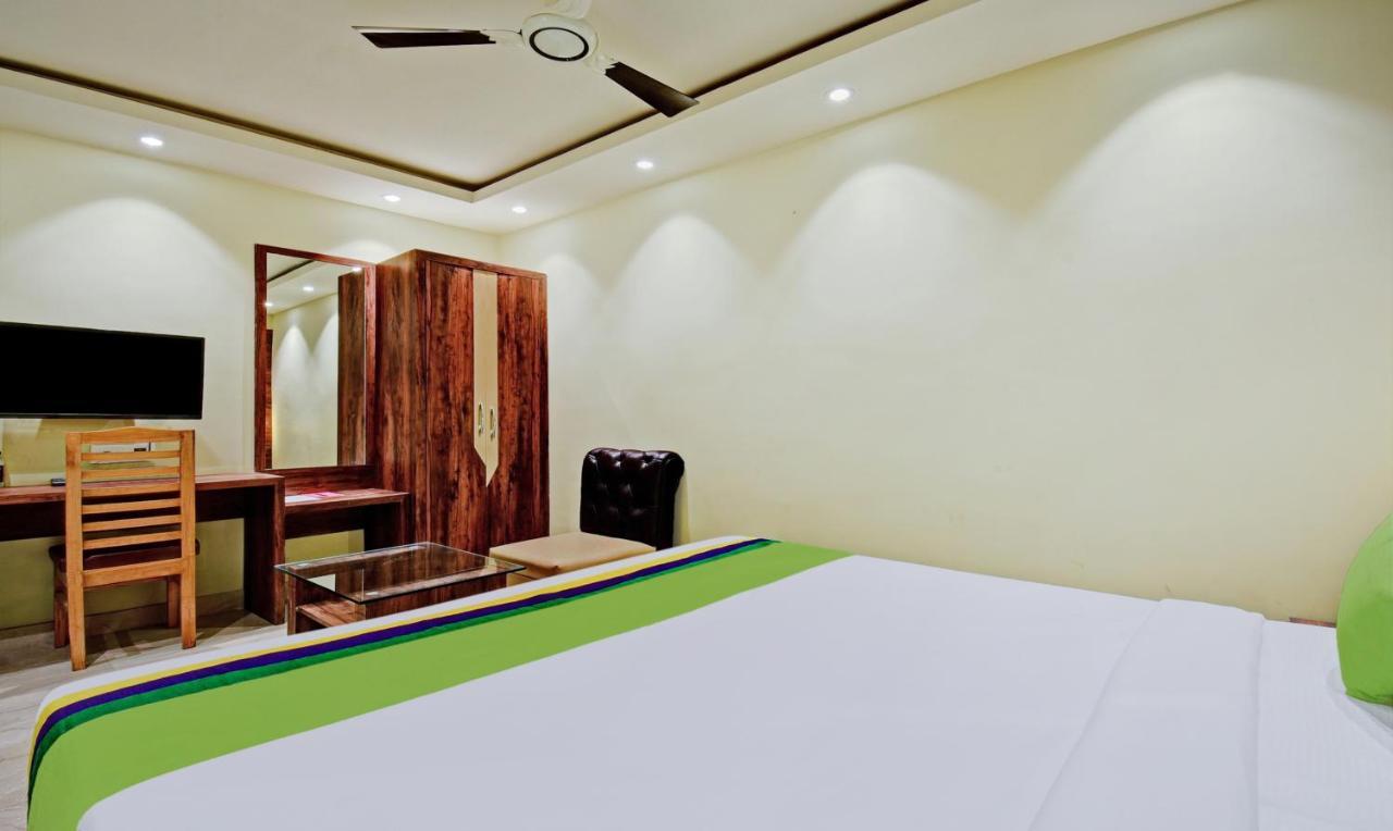Treebo Rejoice 52 - 3Km From Huda City Metro Station Badshahpur 外观 照片