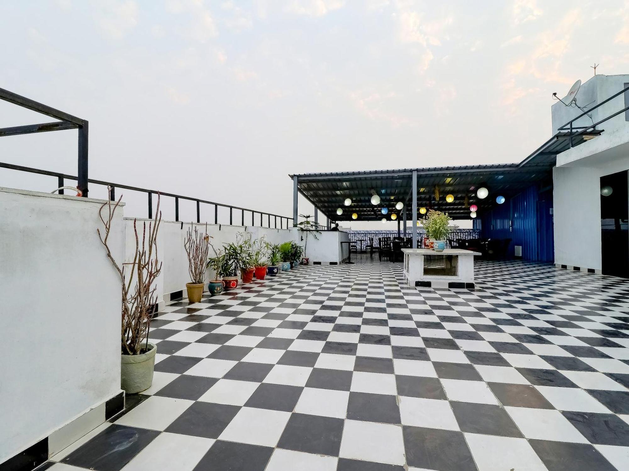 Treebo Rejoice 52 - 3Km From Huda City Metro Station Badshahpur 外观 照片