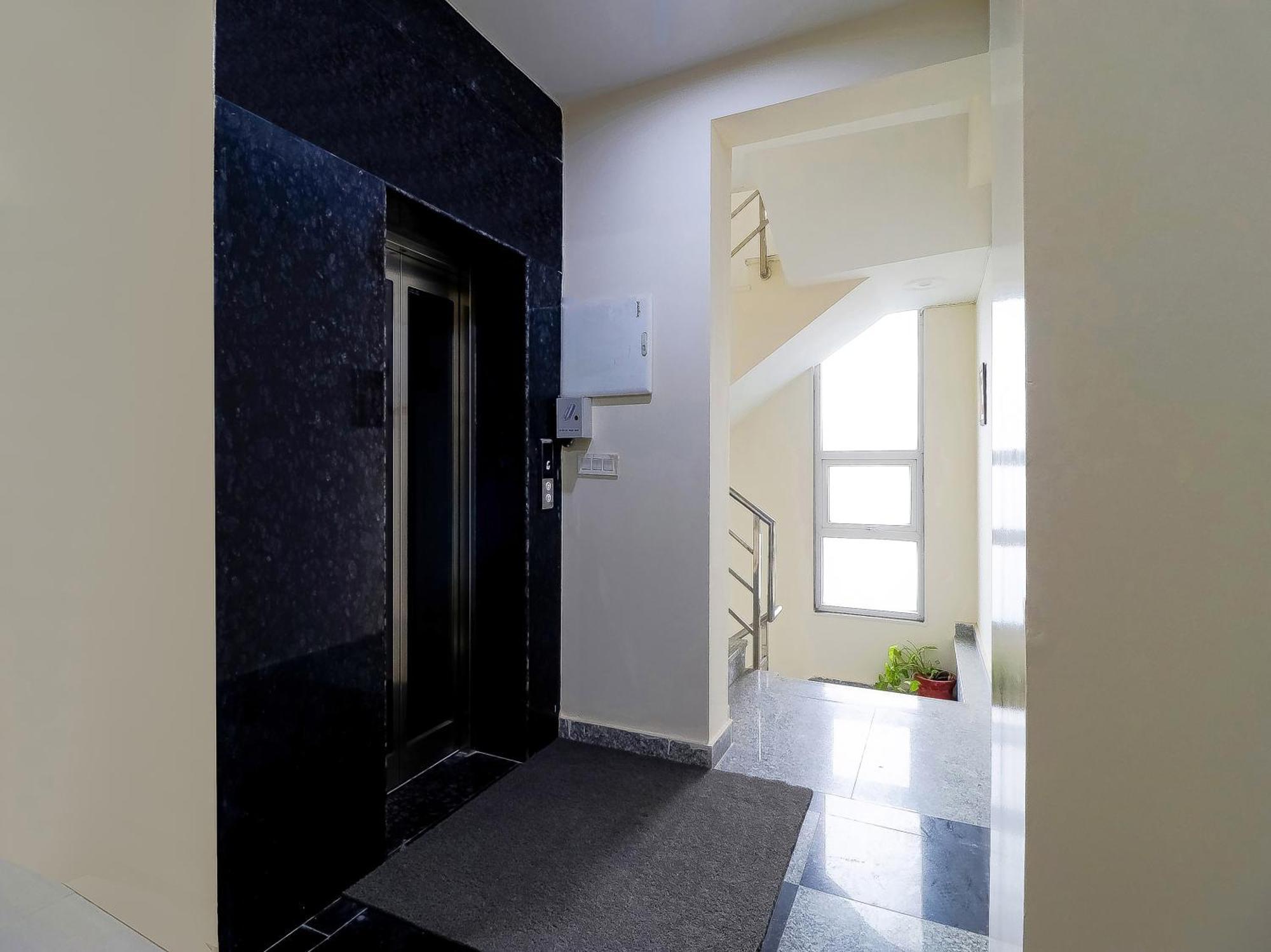 Treebo Rejoice 52 - 3Km From Huda City Metro Station Badshahpur 外观 照片