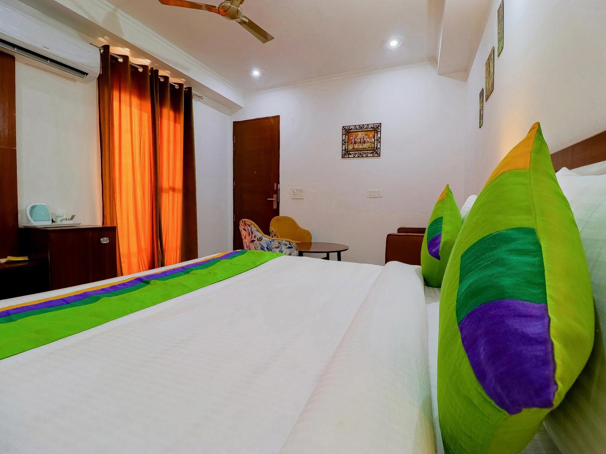 Treebo Rejoice 52 - 3Km From Huda City Metro Station Badshahpur 外观 照片