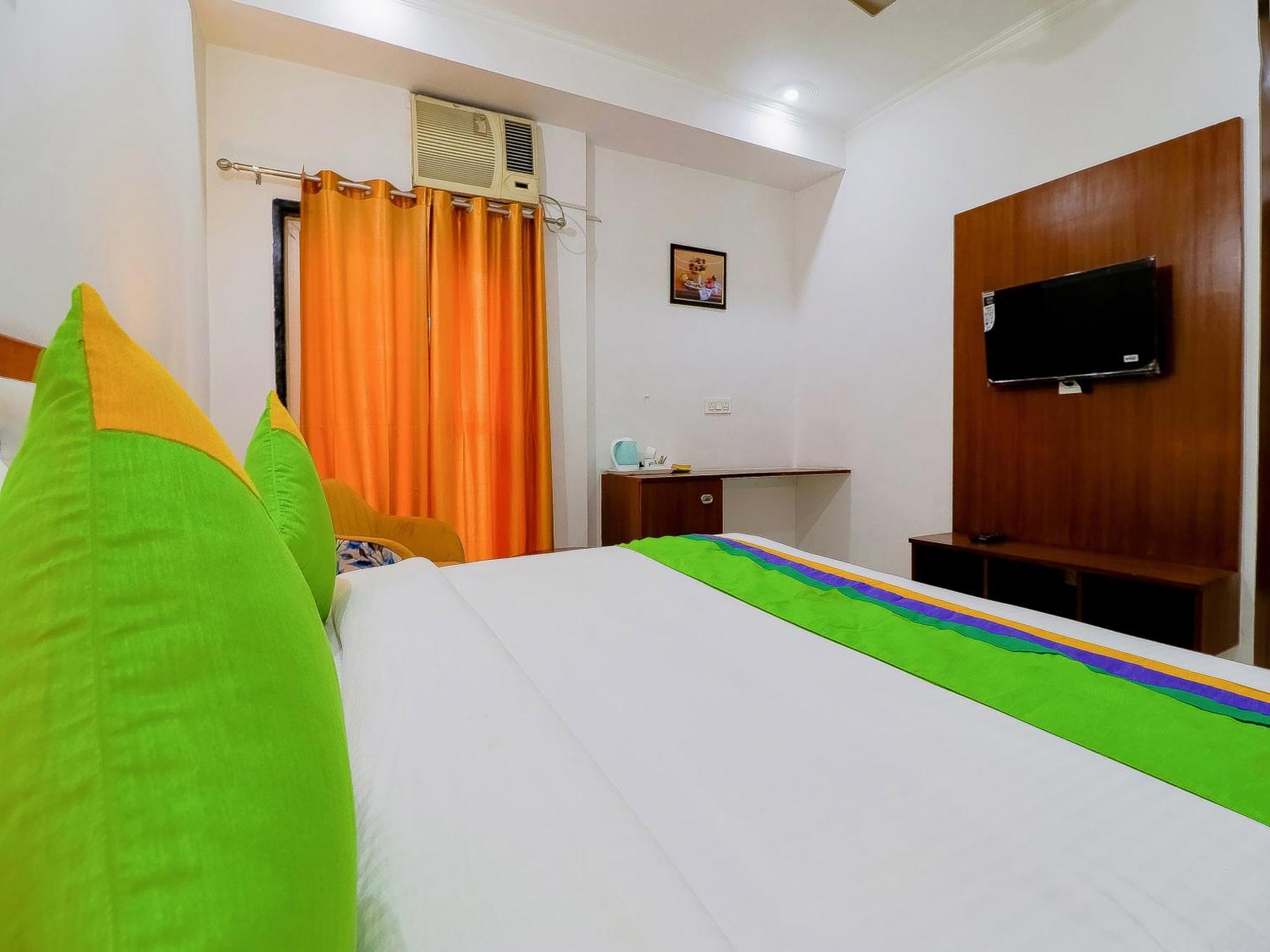 Treebo Rejoice 52 - 3Km From Huda City Metro Station Badshahpur 外观 照片