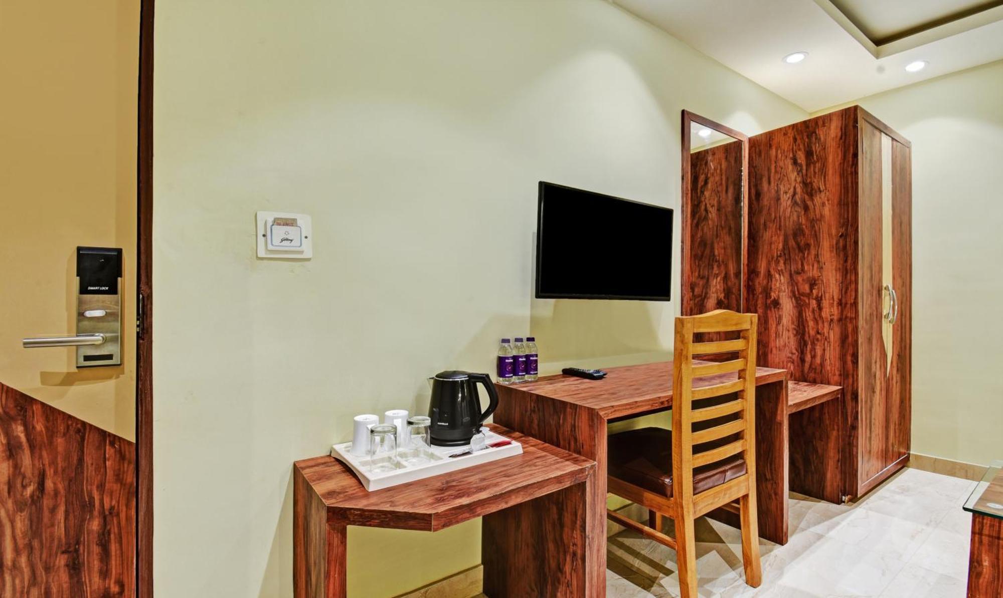 Treebo Rejoice 52 - 3Km From Huda City Metro Station Badshahpur 外观 照片