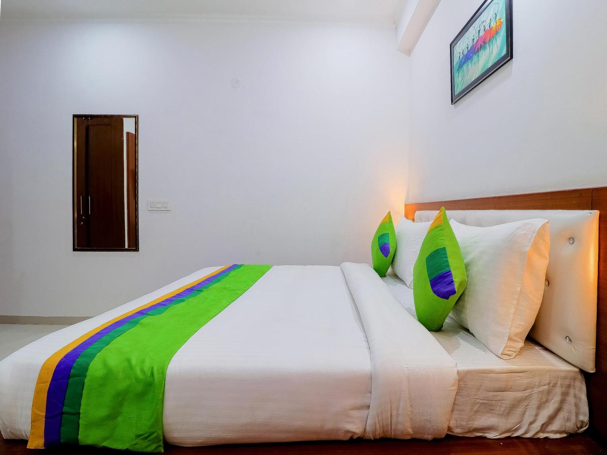 Treebo Rejoice 52 - 3Km From Huda City Metro Station Badshahpur 外观 照片