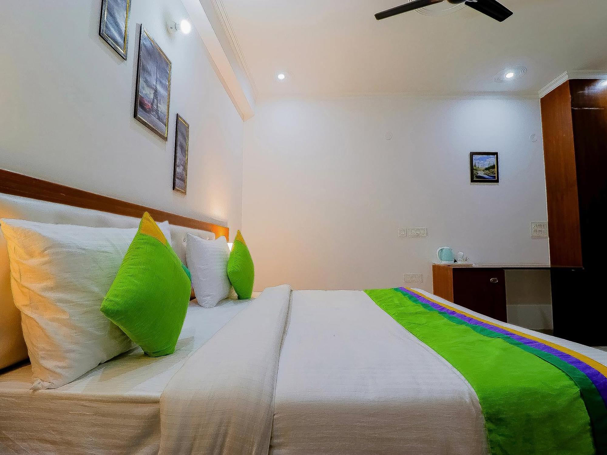 Treebo Rejoice 52 - 3Km From Huda City Metro Station Badshahpur 外观 照片