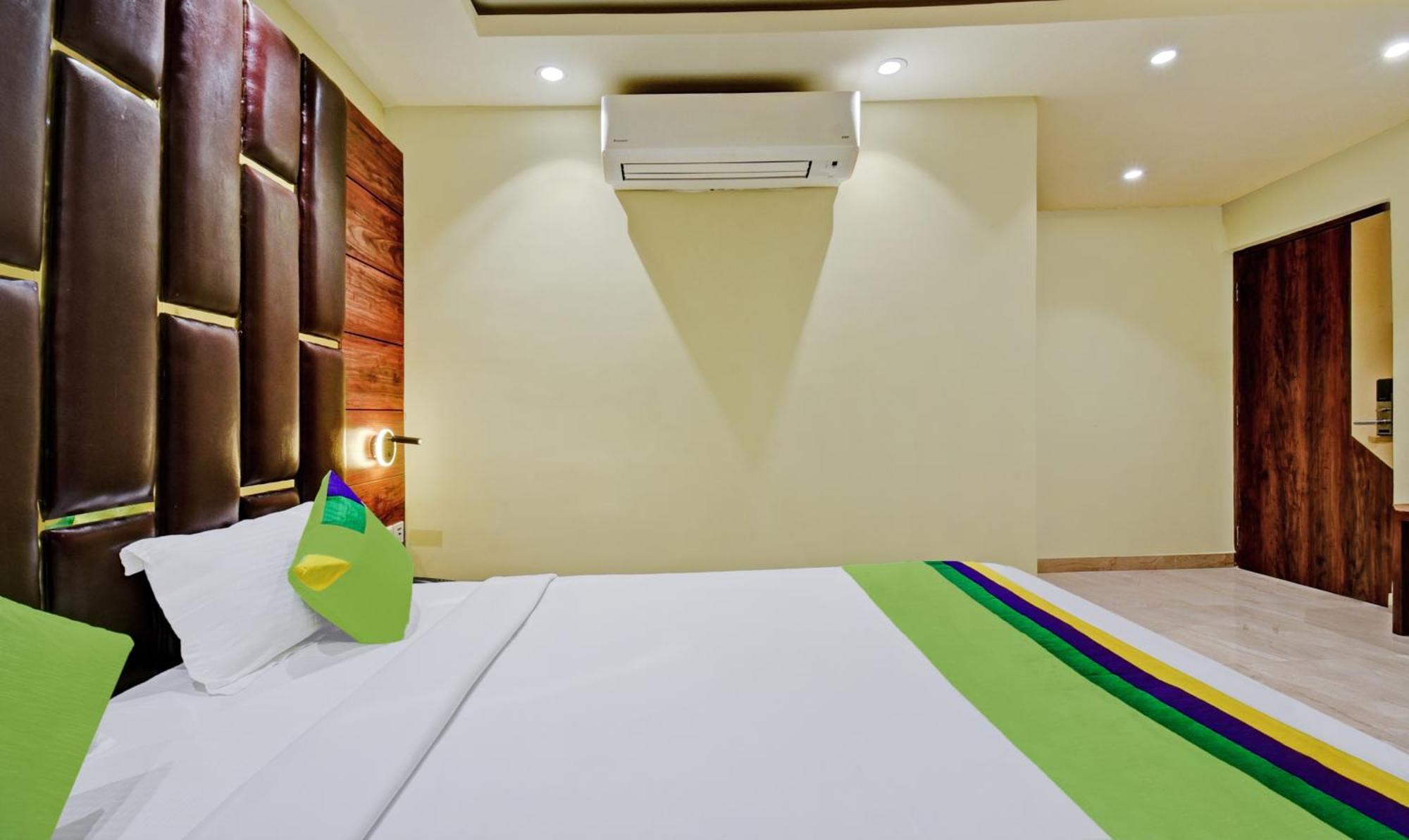 Treebo Rejoice 52 - 3Km From Huda City Metro Station Badshahpur 外观 照片